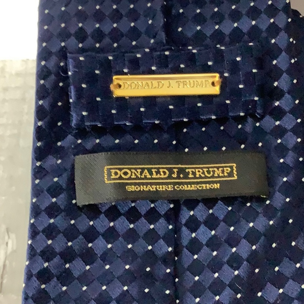 Donald Trump Gray and Cream Striped Ties Set - Picture 3 of 6